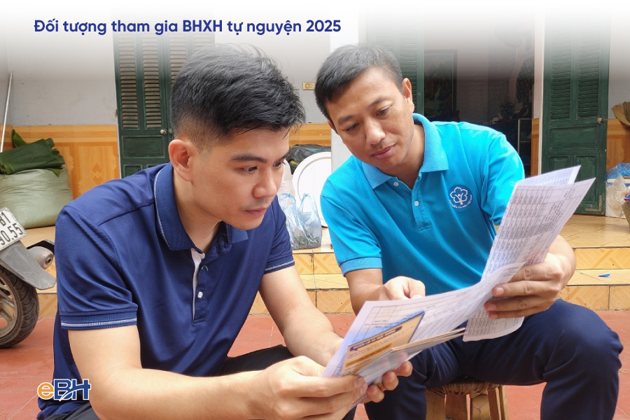 Cán bộ BHXH tuyên truyền chính sách BHXH tự nguyện theo Luật mới cho người dân
